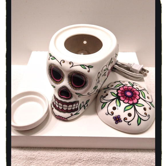 Scentsy ☠️ Dia De Los Muertos ☠️ Sugar Skull ☠️ Electric Wax Warmer - Picture 5 of 10
